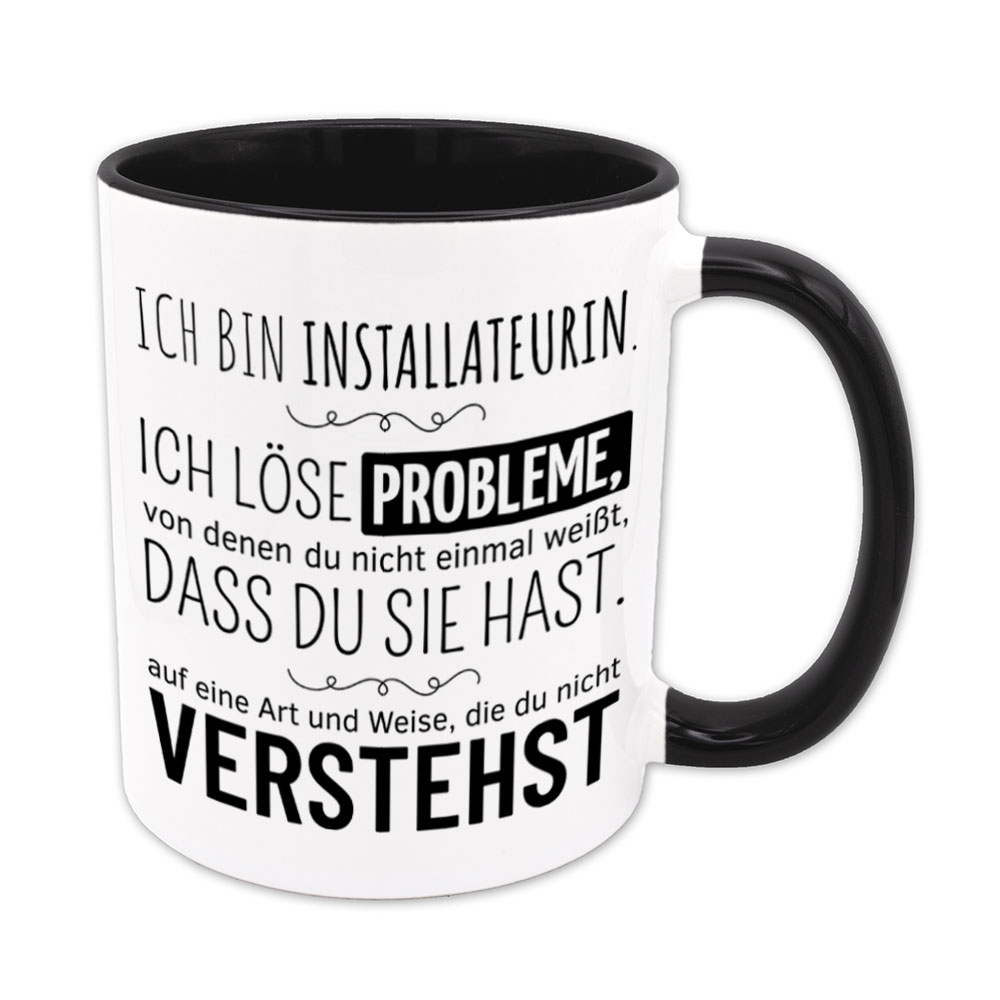 Tasse schwarz: Ich bin Installateurin. Ich löse Probleme, von denen du nicht einmal weißt, dass du sie hast, auf eine Art und Weise, die du nicht verstehst. Spruchtasse, lustige Tasse